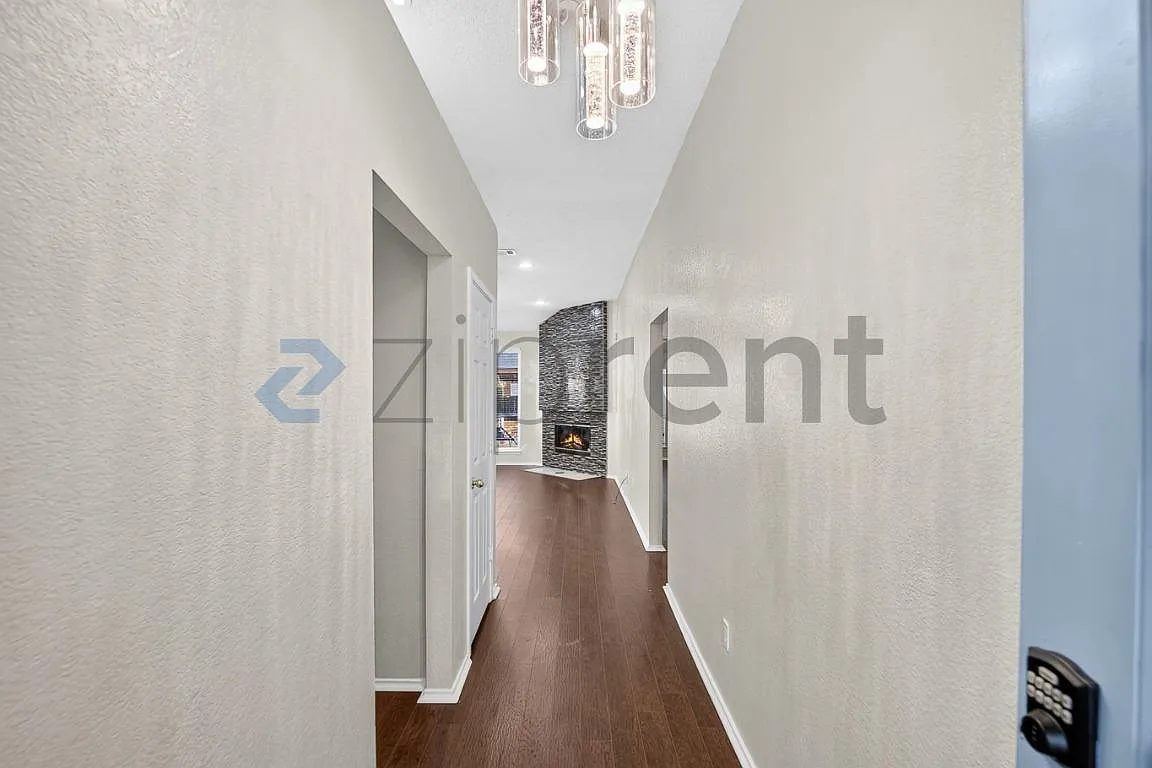4 bed, 1784 sqft, $2,600 — Photo 4