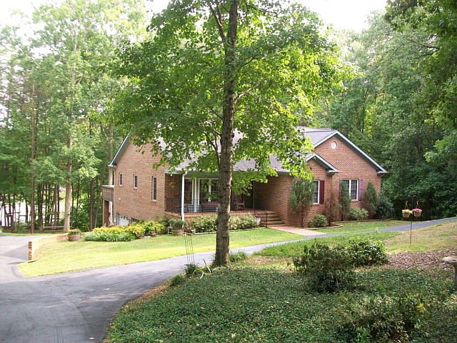 1st image of 155 Lake Hunt Dr