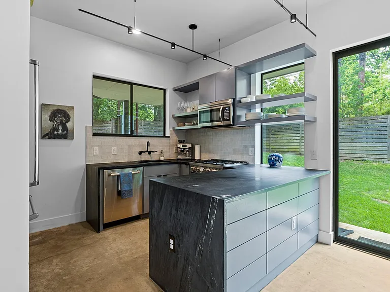 303 Woodward St #32 — Photo 11