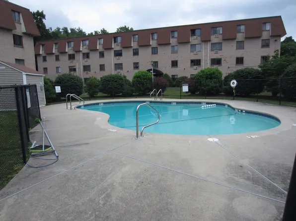 119 Grove St APT 245, Rockland, MA 02370