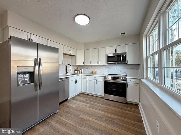 5th image of 1020 Dorset Dr