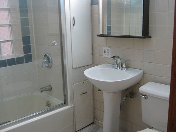 3rd image of 2339 N Kilbourn Ave #1
