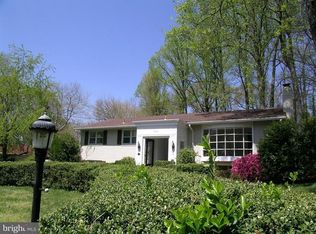 6438 Woodville Dr, Falls Church, VA 22044