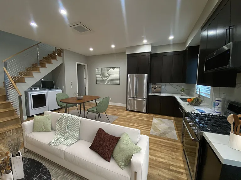 2961 E St #4 — Photo 2