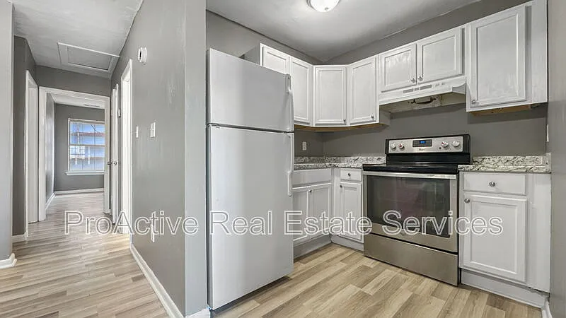 1100 Wilson Rd — Photo 3