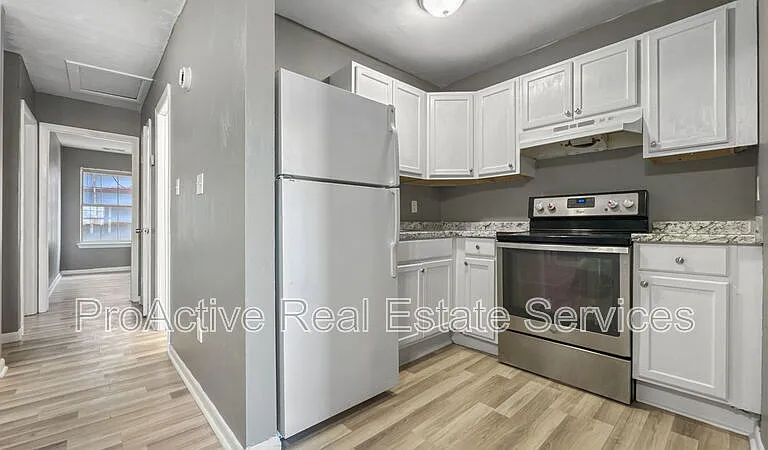 1100 Wilson Rd #7 — Photo 3