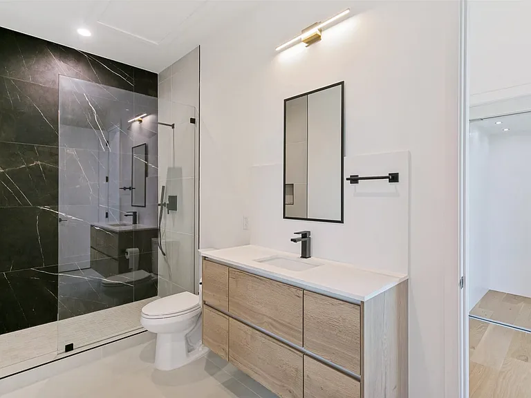 3rd floor full bathroom.
