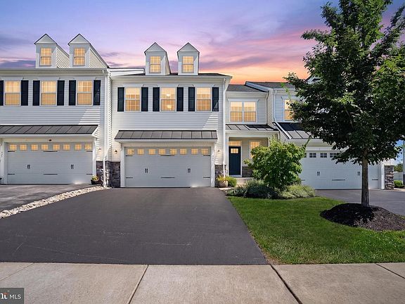 2nd image of 421 Lee Pl