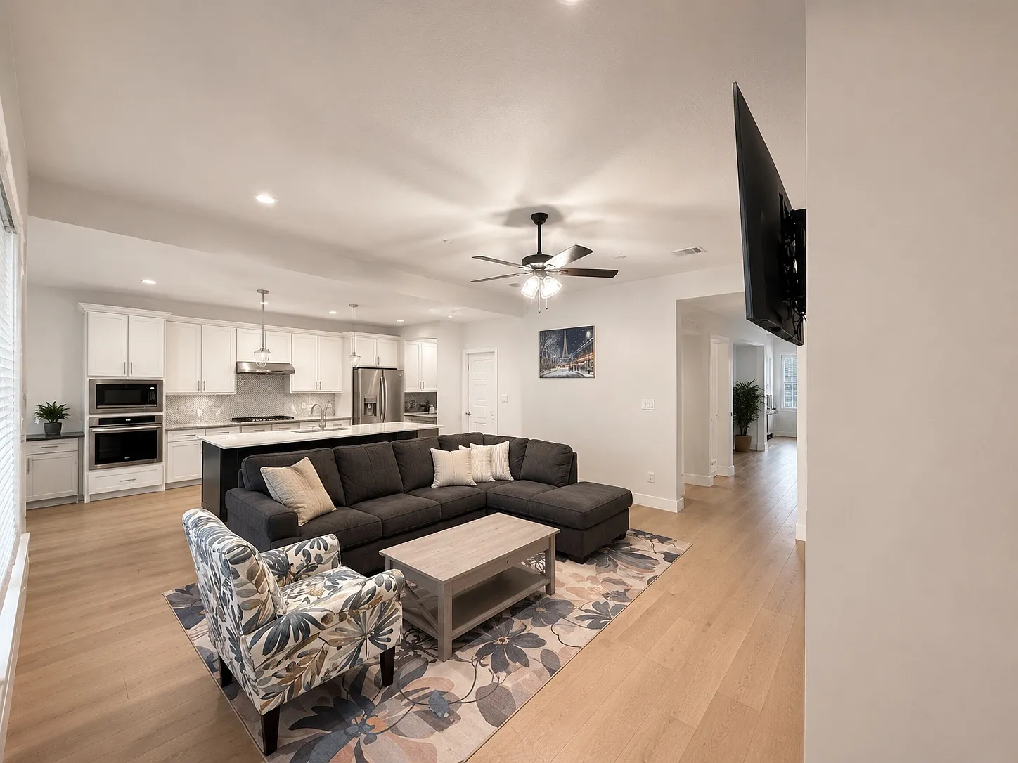 4 bed, 3.5 bath, 2642 sqft, $3,900 — Photo 1