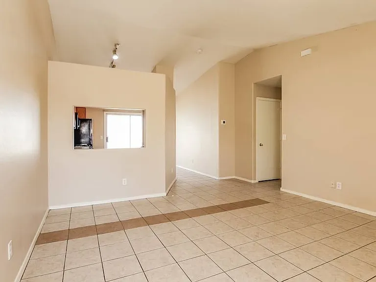 5707 N 67th Dr — Photo 6