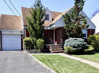 9-10 3rd St, Fair Lawn, NJ 07410