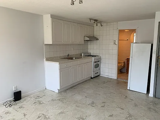 Rented by Voro, LLC | media 12