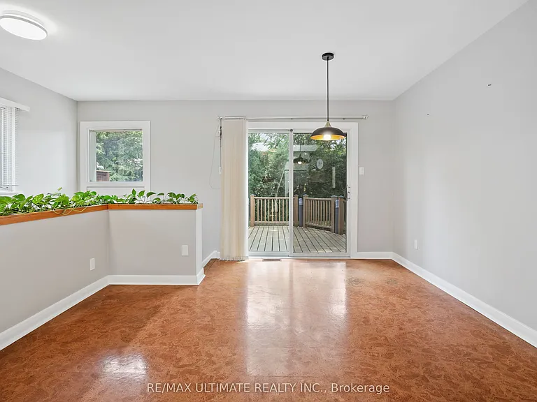 121 Elvaston Dr — Photo 11
