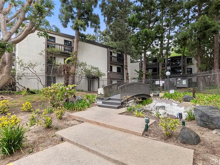 7742 Redlands St — Photo 17