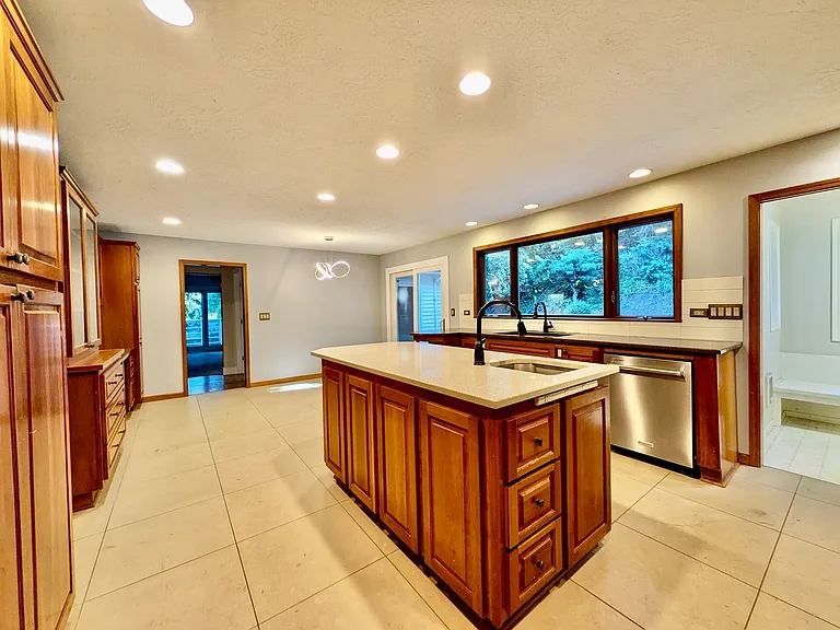 18132 Westview Dr — Photo 8