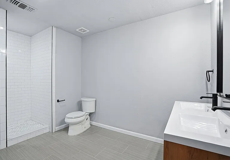2933 S Hills Ave — Photo 20