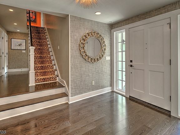 5th image of 210 Douglass Ave