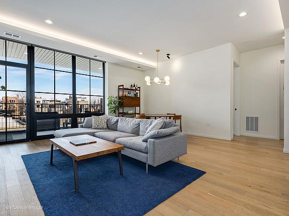 3rd image of 522 N Western Ave #301