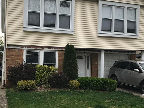 3rd image of 216 Kelly Blvd #2FL