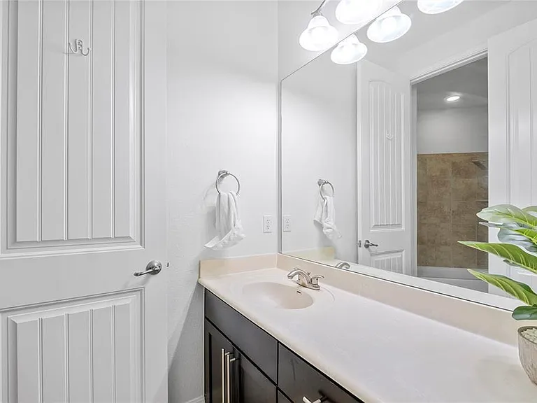15201 Joseph Dr — Photo 29