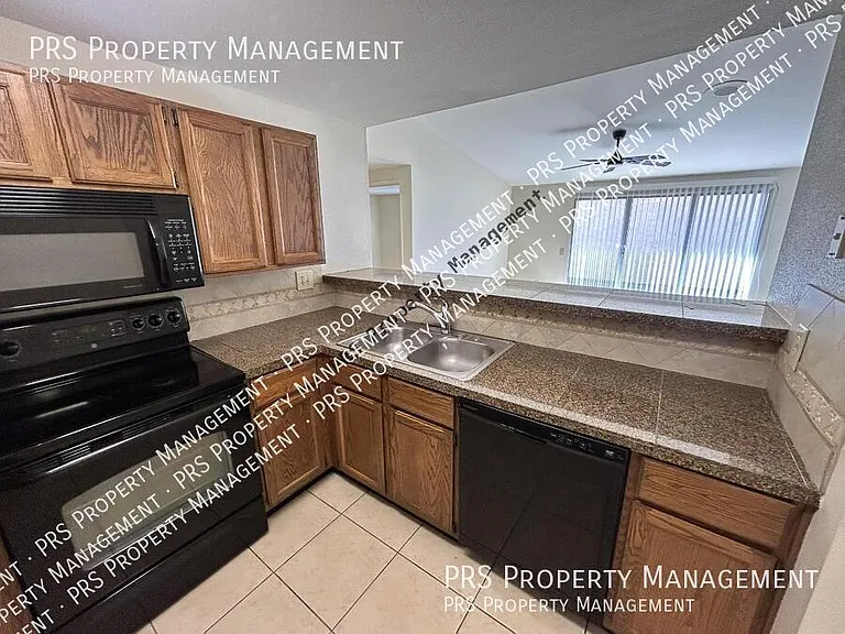 1762 W Colt Rd — Photo 17