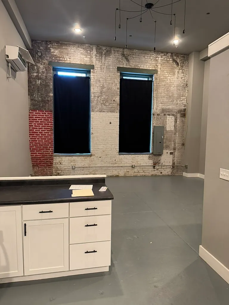 Building Photo - 223 W 3rd St #107