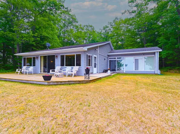11267 Mackinaw Straits Dr, Cheboygan, MI 49721