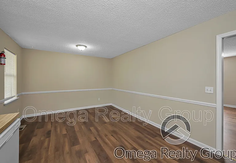 3126 Sleepy Hollow Dr — Photo 10