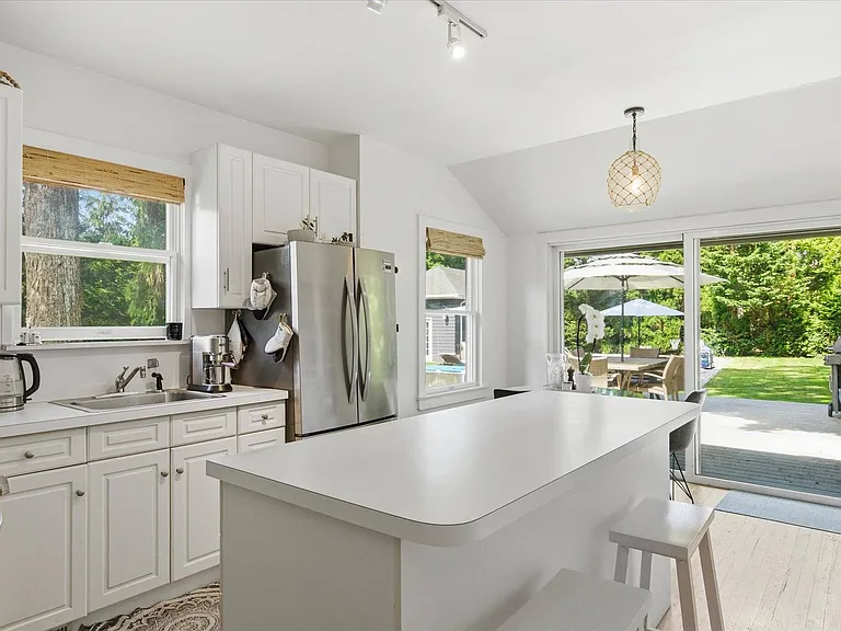 255 Sunset Ave — Photo 11