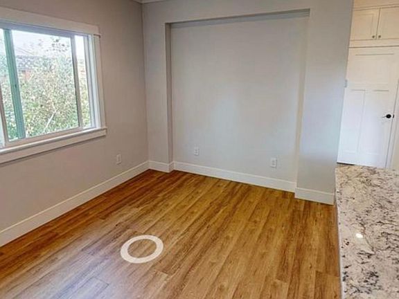4th image of 15427 Stratford Ave