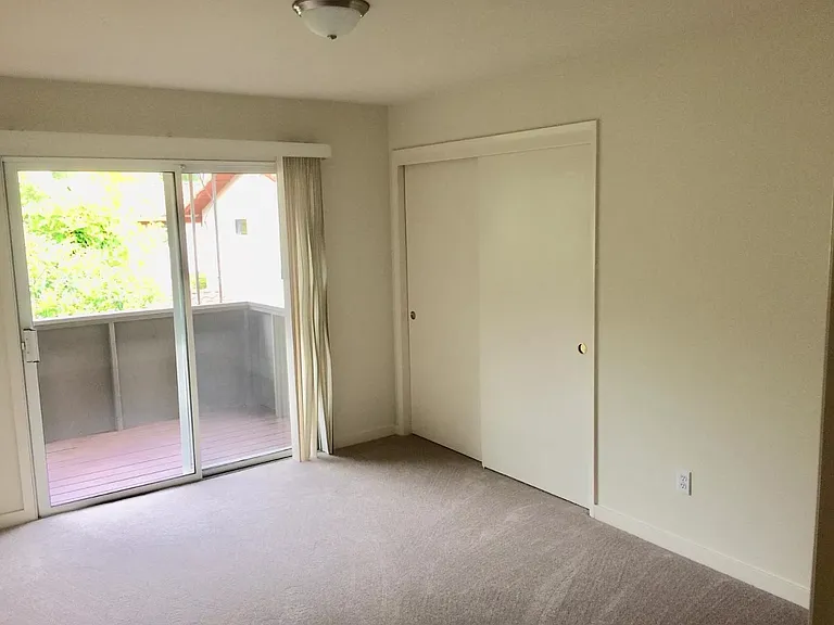 1020 Florence Ln #14 — Photo 6
