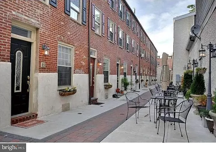 525 Fitzwater St #1R — Photo 27