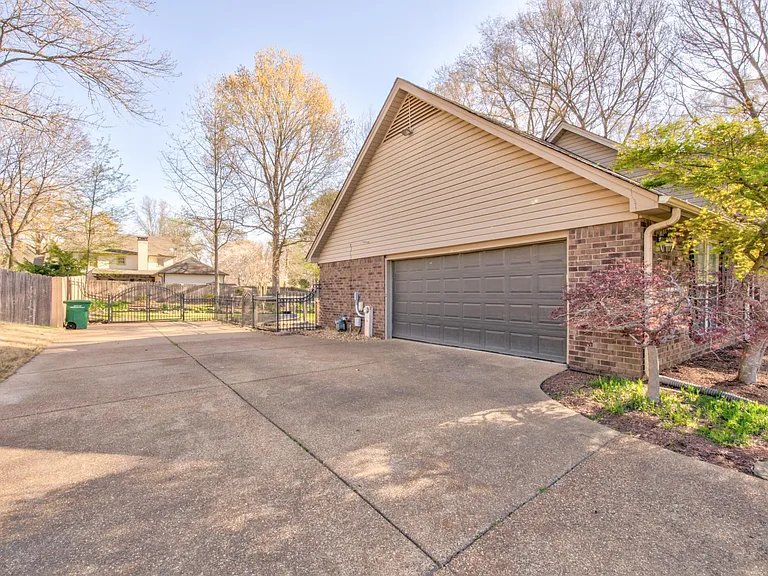 8084 Dogwood Villa Dr — Photo 26