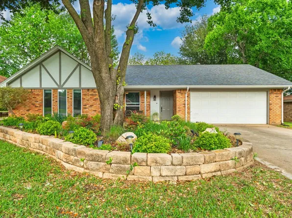 839 Yellowstone Dr, Grapevine, TX 76051