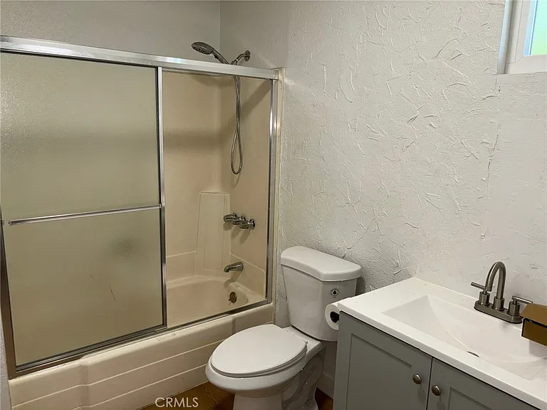 2556 Diamond St — Photo 7