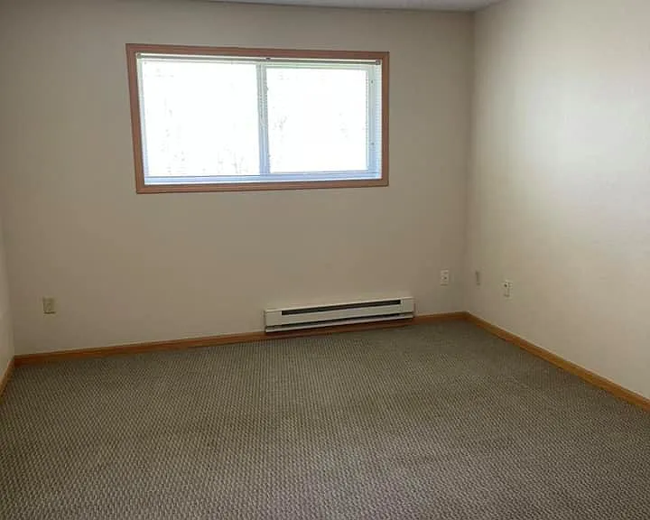 Nobles Square Apartments — Photo 17