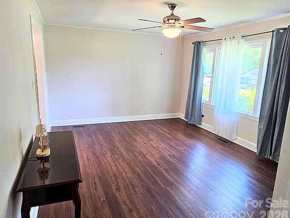 4th image of 2154 Rosewood Dr