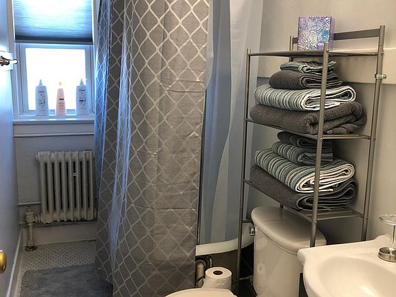 Bathroom with towels, shower curtains