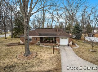 2120 S Manitou Cir, Norton Shores, MI