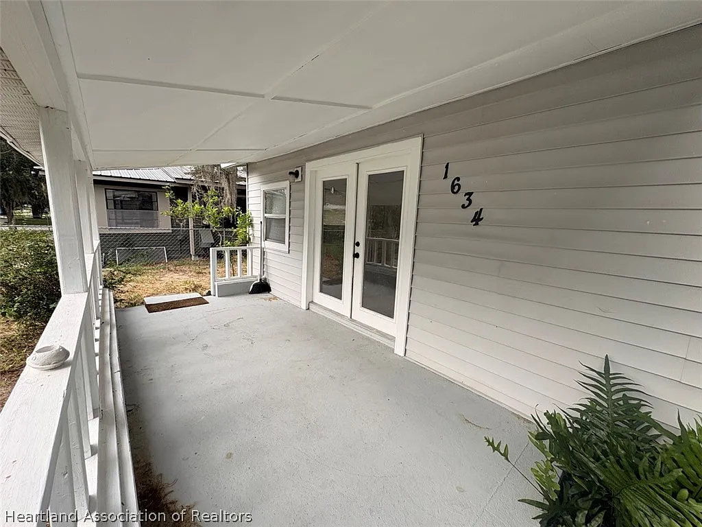 2 bed, 1.0 bath, 800 sqft, $1,300 — Photo 2