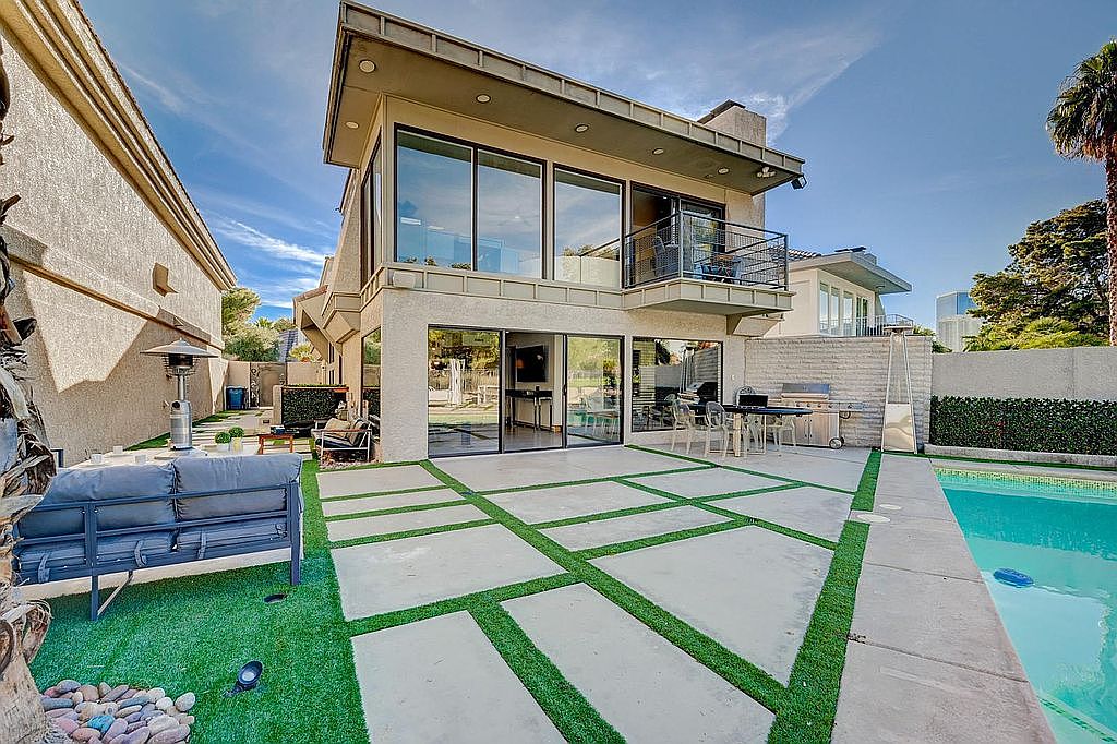 964 Vegas Valley Dr