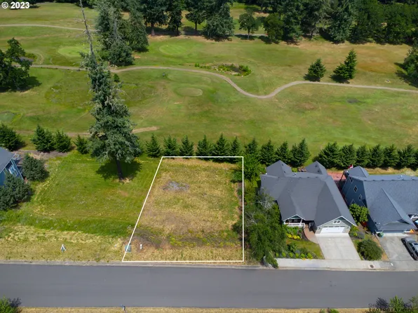 980 Holly Ave, Cottage Grove, OR 97424