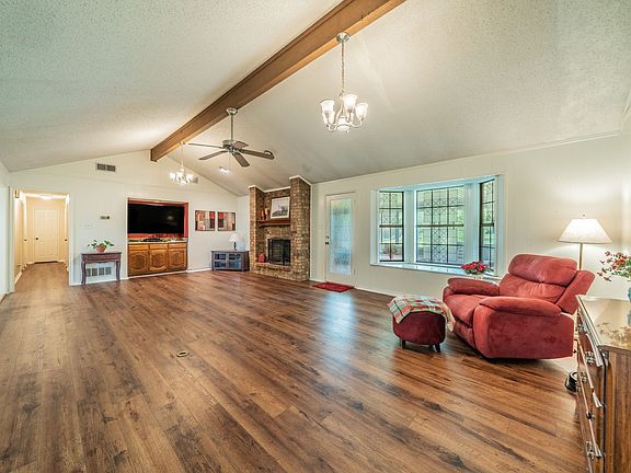 4th image of 5011 Springbrook Dr