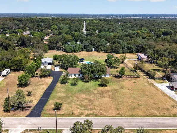 504 Buckaroo Trl, Buda, TX 78610