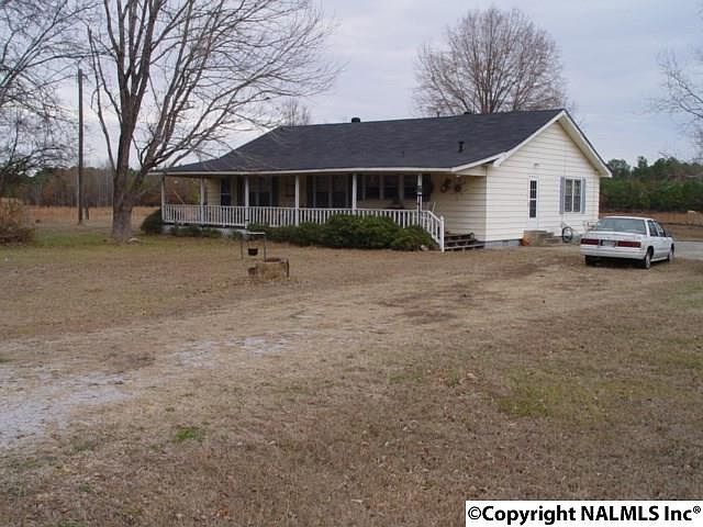 2nd image of 1133 Canoe Creek Rd