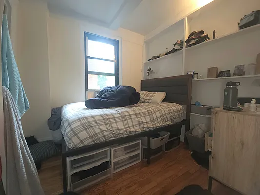 Rented by Green Home NY Realty LLC | media 10