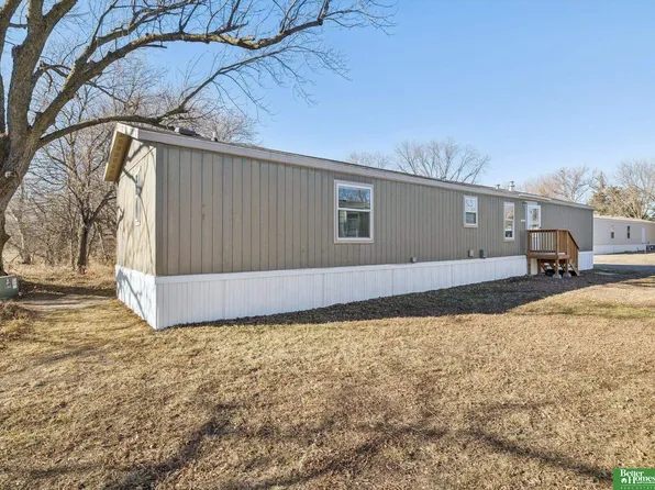 1075 W 8th St #18, North Bend, NE 68649