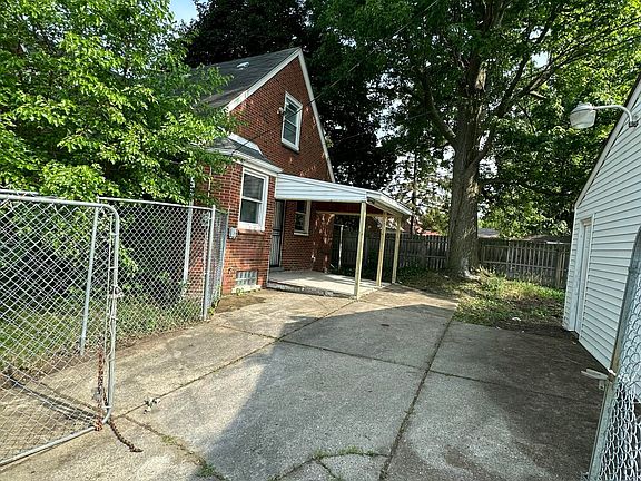 5th image of 20045 Ward St
