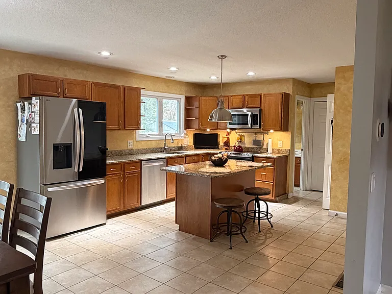171 Arnold Ave — Photo 4