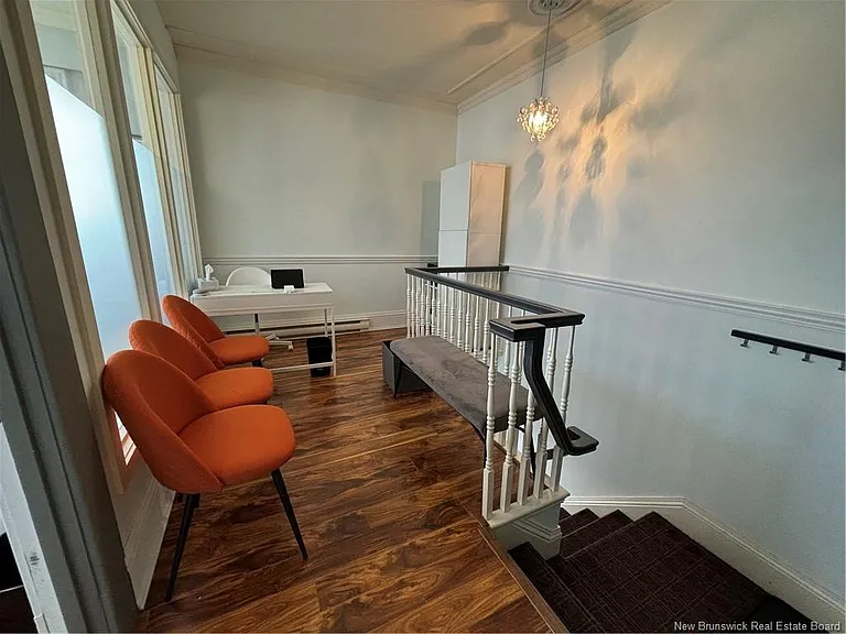 187 Botsford St — Photo 8